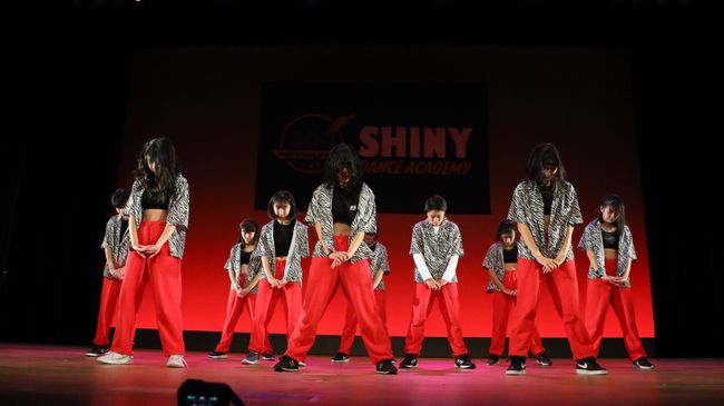 SHINY DANCE ACADEMY【飯塚ダンススクール／低学年・中学年クラス】