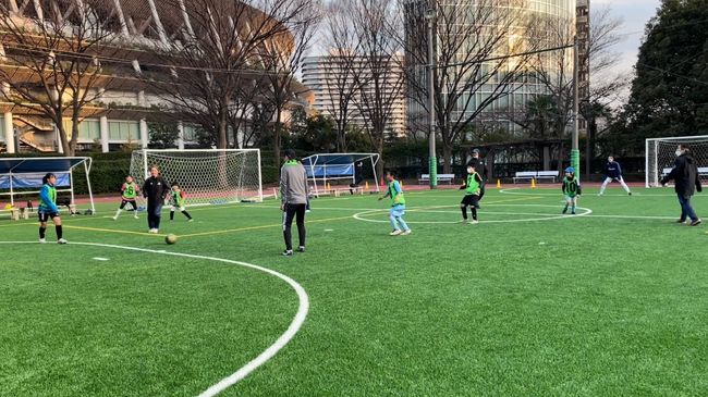 東京キラキラ FOOTBALLスクール【大人のプライベートサッカークラス】