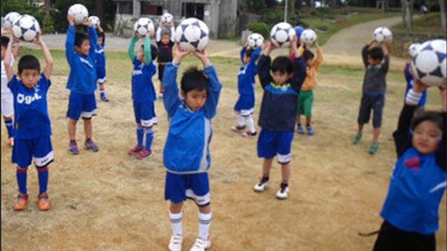 ソーマプライア沖縄【フットボールスクール・内間西公園教室・3歳〜小学2年生】